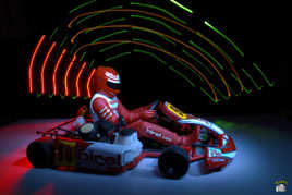 en voiture,non en kart.......