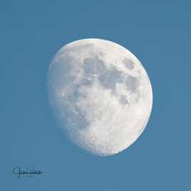 La Lune en plein soleil