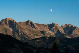 Les Aravis et la Lune