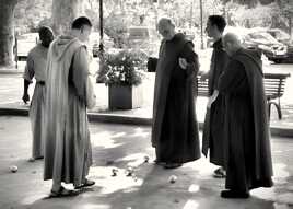 les moines à la pétanque