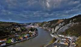 Vallée de la meuse à Dinant.