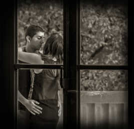 derrière la fenètre