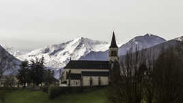 L'eglise d'asson et le pic du Gabisos