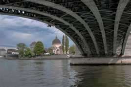 sous le pont