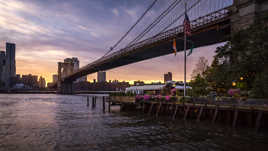 Sunset behing the Brooklyn Bridge