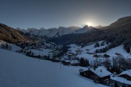 levé de soleil dans la vallée du grand bornand