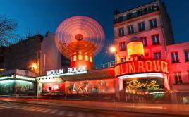 Le moulin rouge à l'heure bleue