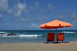 Sur la plage abandonnée ..