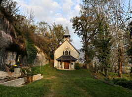 Chapelle montagnarde dans son écrin