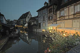 dans le quartier de la Petite Venise à Colmar (Alsace)