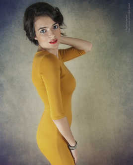 Mustard pin-up