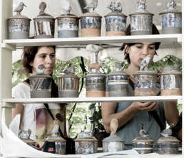 Céramiques et jeunes filles