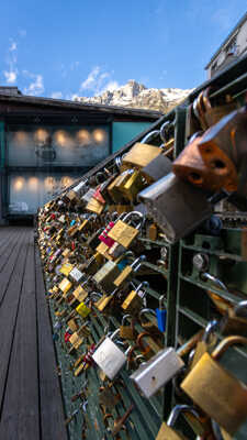 Pont du cadenas de profil