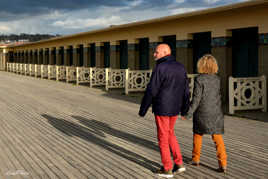 Sur le front de mer.