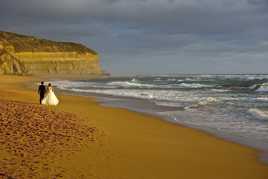 Mariage entre mer et falaise