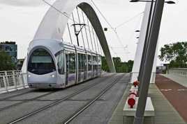 En tram ou à pied