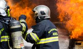 Sapeurs-Pompiers au coeur des flammes