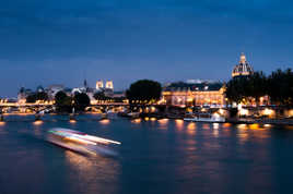 La Seine en bleu et or et le bateau-mouche