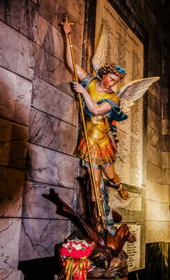 St Michel-Archange foulant le Démon