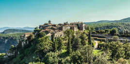 Village de Gourdon sur sa colline.