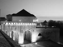 Au bord des remparts