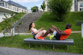 sportifs et spectateurs..  **