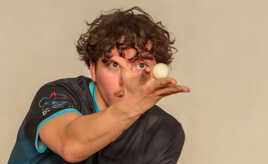 bien viser la balle au service