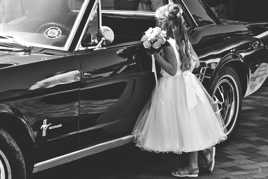 La Mustang et la fille de la mariée