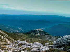 Gourdon perdu dans la montagne