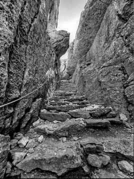 Sentier rocailleux 1