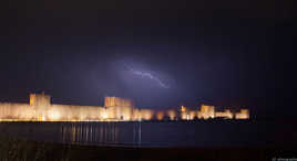 et si  aigues mortes avait encore les pieds dans l'eau
