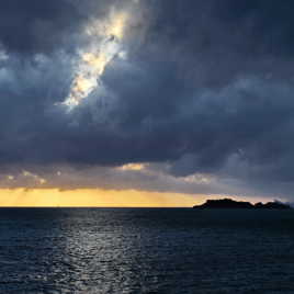 Sous un ciel chargé