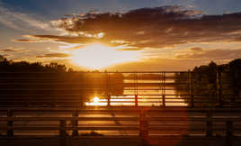 Lever de soleil sur l autoroute
