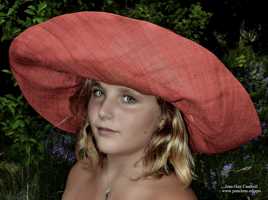 la jeune fille au chapeau rouge