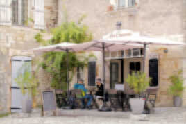 Sous la tonnelle