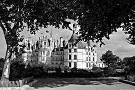 Dans son écrin version n&b