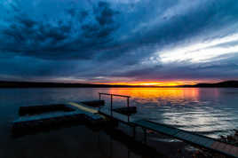 couché de bleu et d'or