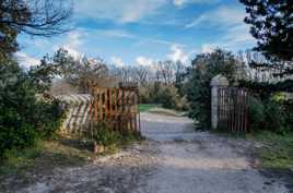 Le portail abandonné