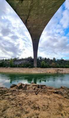 Sous le pont