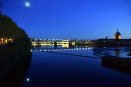 La ville rose, bleue.