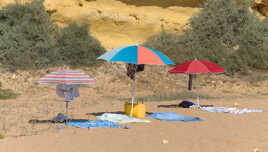 Trois parasols