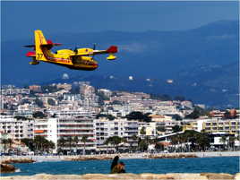 Canadair CL415 en approche pour remplissage