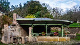 La fontaine lavoir ..........