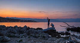 Bras, branches, sunset et smartphones !