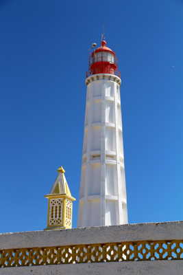 Phare et cheminée à Farol
