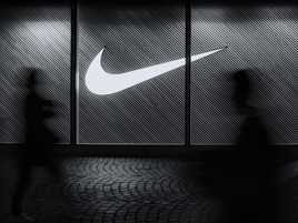 un passant va virgule un autre vient