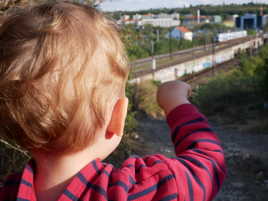 En regardant passer les trains