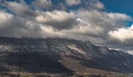 Dent du Chat dans les nuages