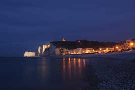 porte d'amont by night