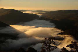La tête dans les nuages.